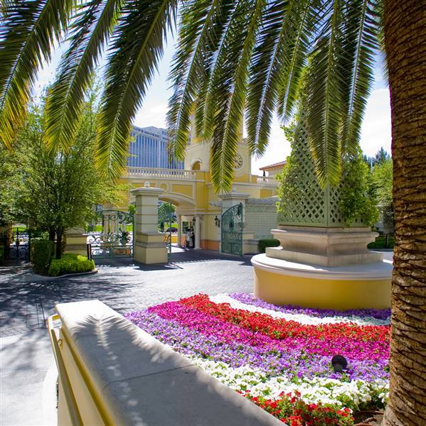 Turnberry Place Guard Gated Las Vegas High Rise Condos Turnberry Place Guard Gated Entrance