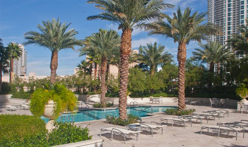Turnberry Place Condo Pool Area